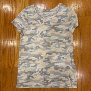 GAP camo tee